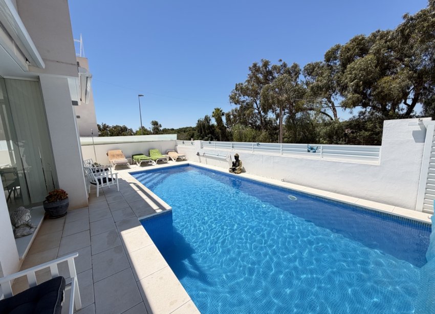 Resale - Villa / House - Orihuela Costa - Mil Palmeras