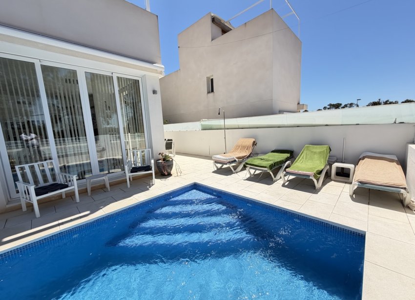 Resale - Villa / House - Orihuela Costa - Mil Palmeras