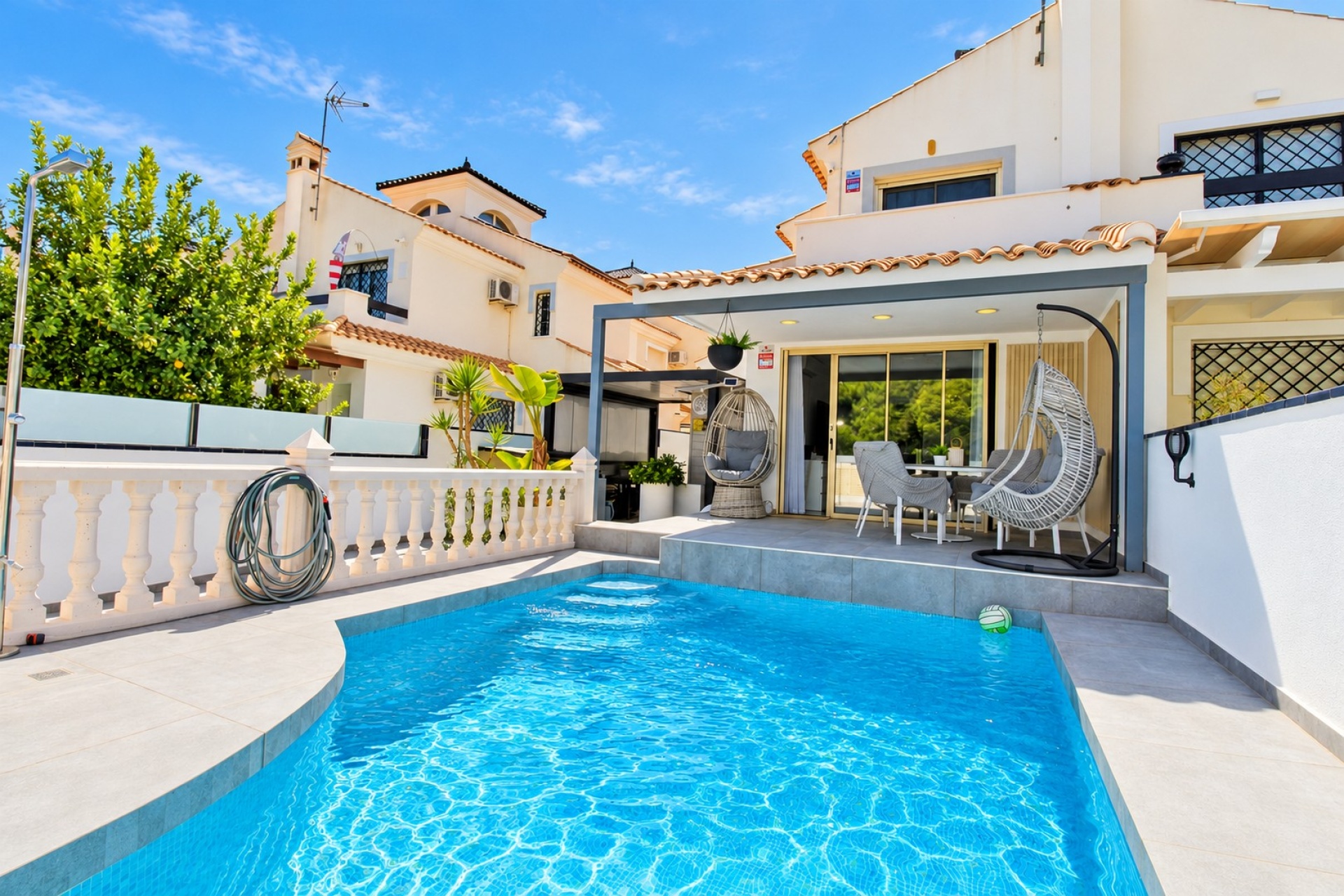 Resale - Villa / House - Orihuela Costa - Mil Palmeras