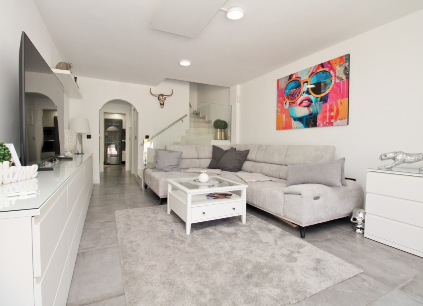 Resale - Villa / House - Orihuela Costa - Mil Palmeras