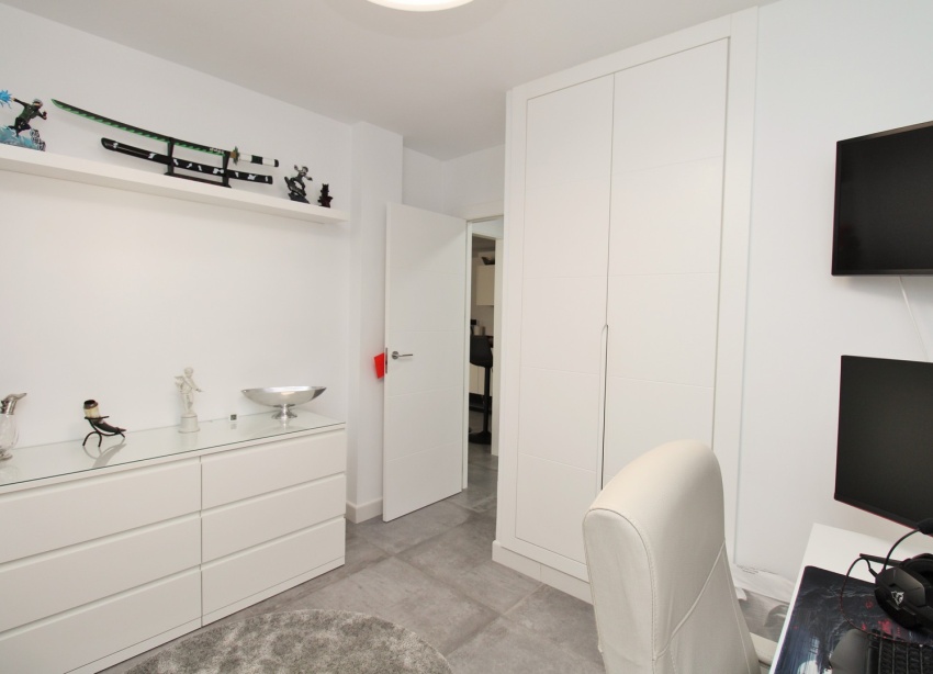 Resale - Villa / House - Orihuela Costa - Mil Palmeras
