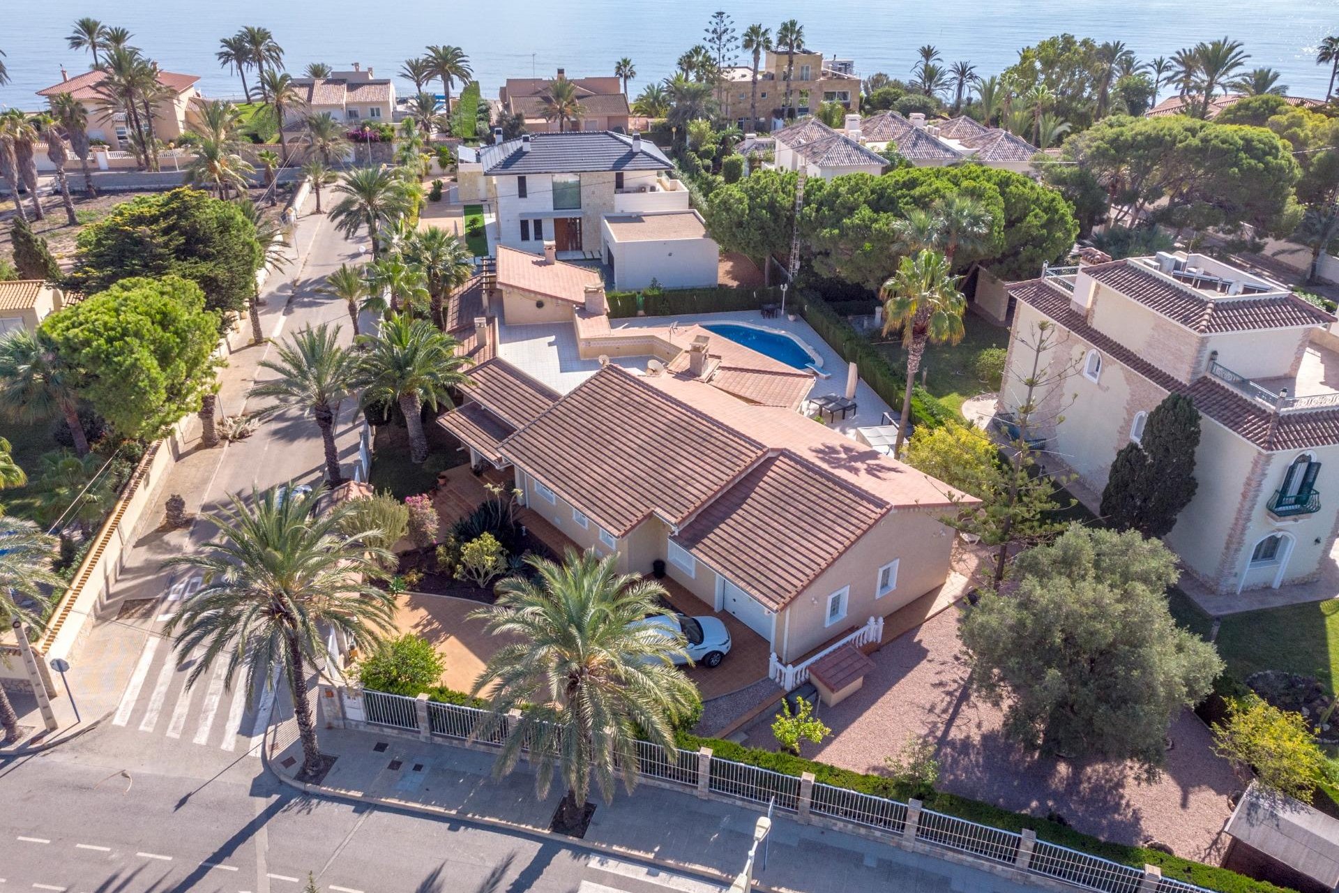 Resale - Villa / House - Orihuela Costa - MUY CERCA DE LA PLAYA