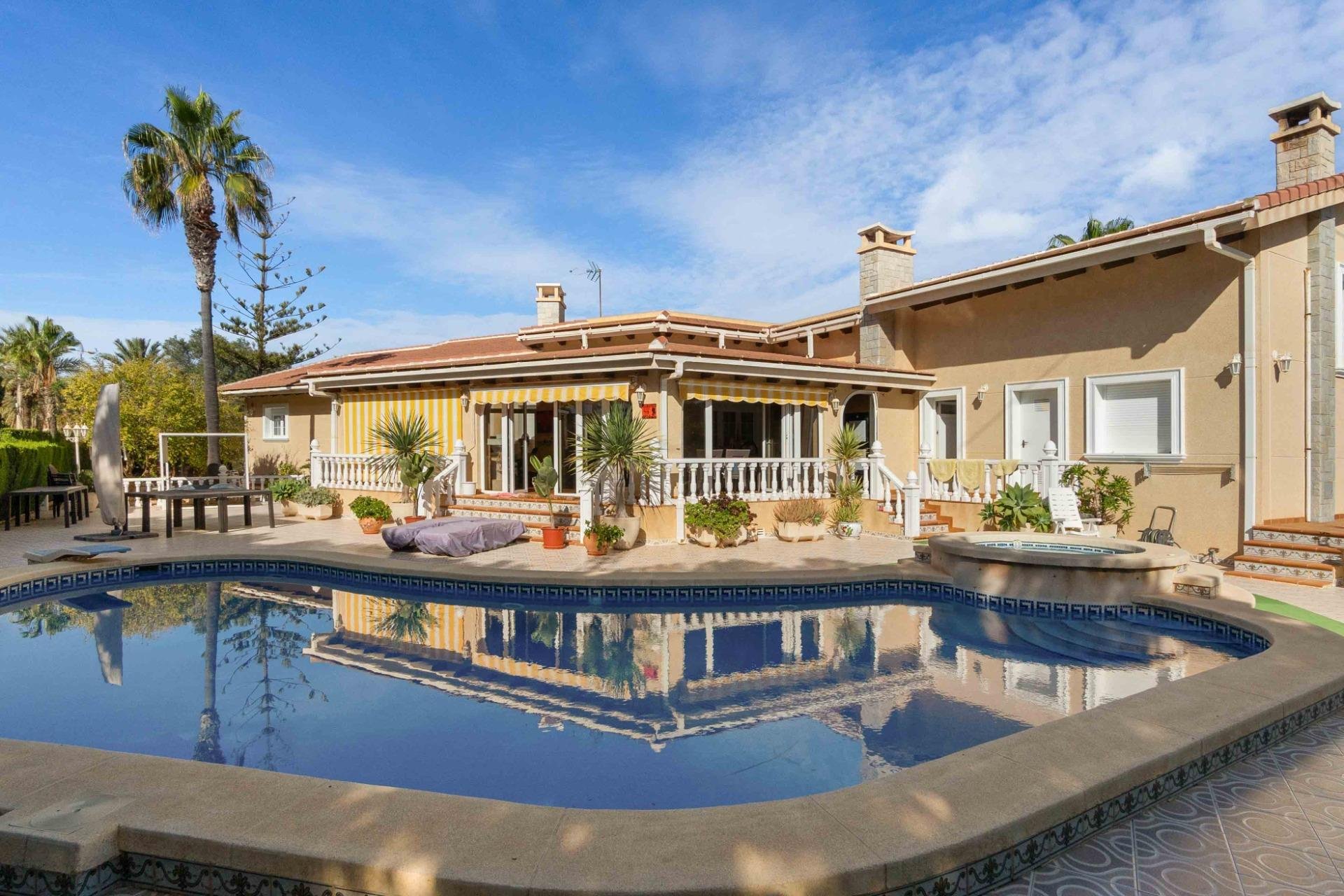 Resale - Villa / House - Orihuela Costa - MUY CERCA DE LA PLAYA