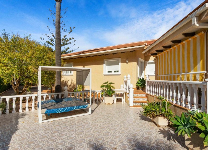 Resale - Villa / House - Orihuela Costa - MUY CERCA DE LA PLAYA