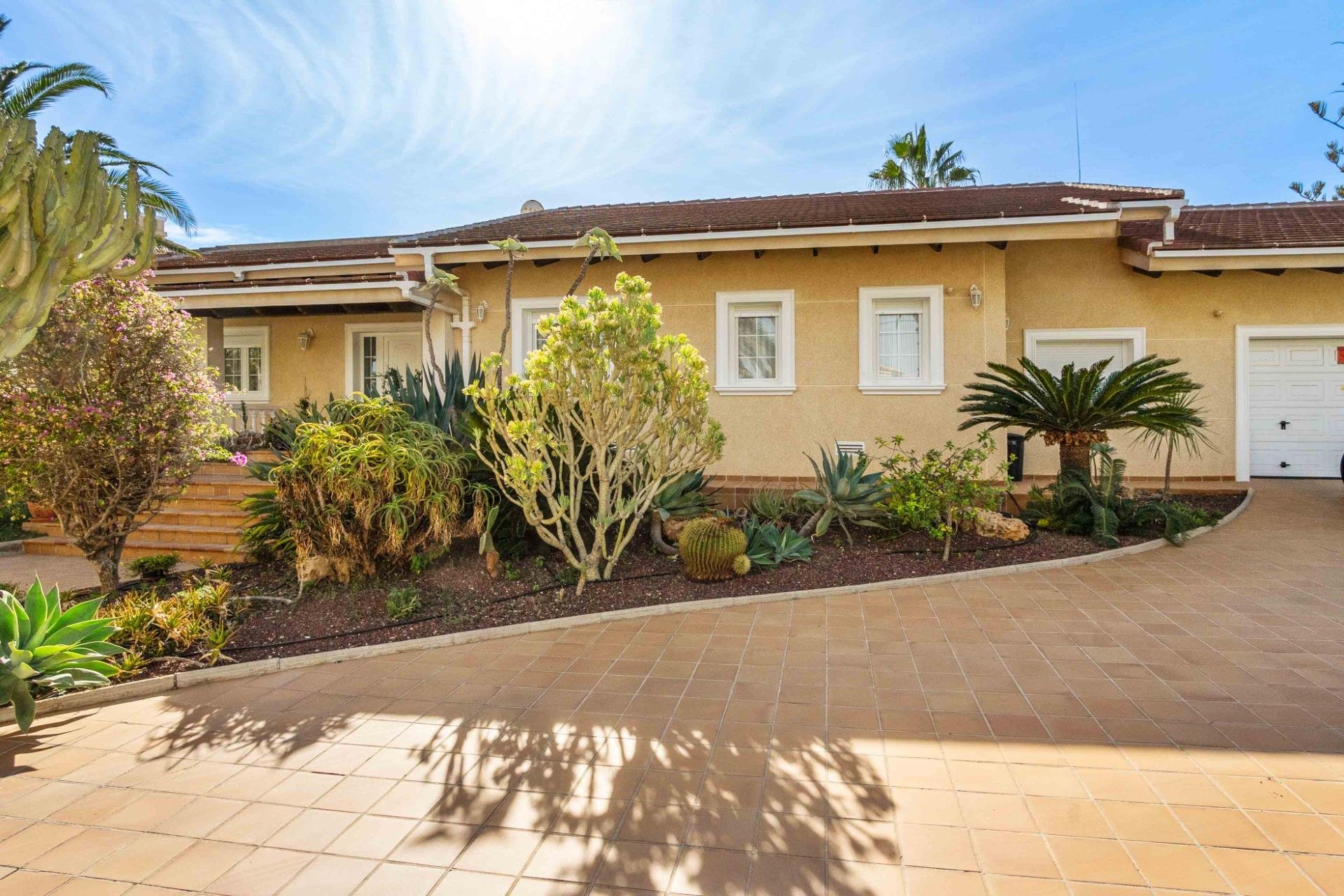 Resale - Villa / House - Orihuela Costa - MUY CERCA DE LA PLAYA
