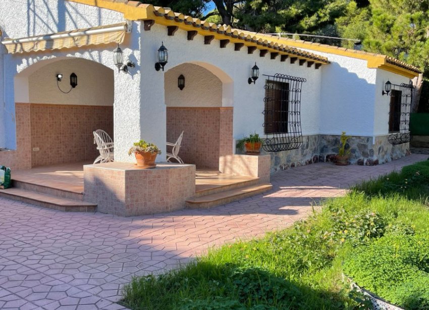 Resale - Villa / House - Orihuela Costa - Punta Prima