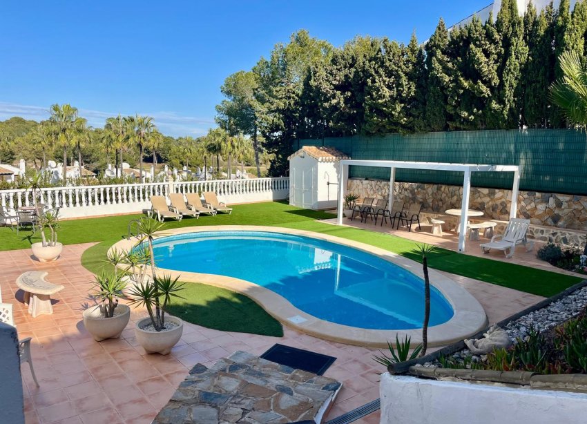 Resale - Villa / House - Orihuela Costa - Villamartín