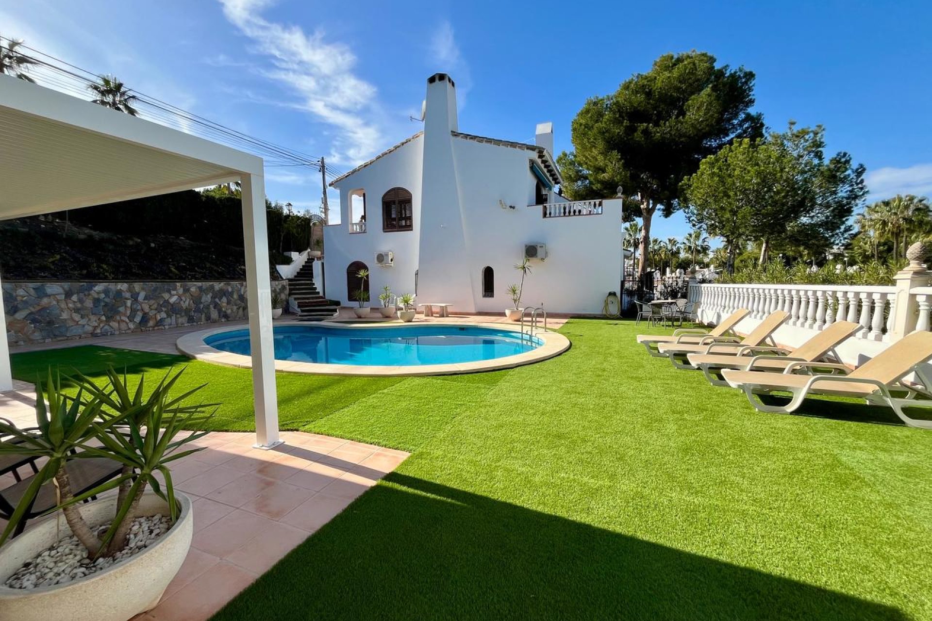 Resale - Villa / House - Orihuela Costa - Villamartín
