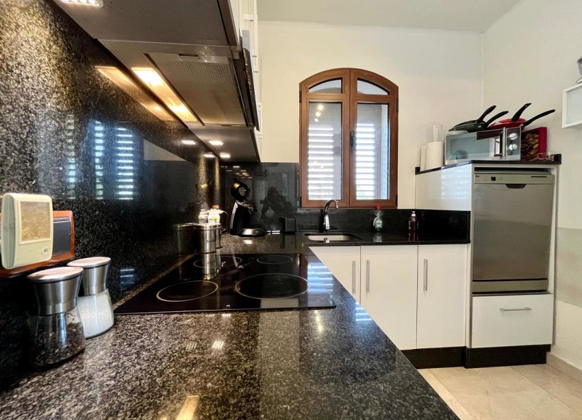 Resale - Villa / House - Orihuela Costa - Villamartín