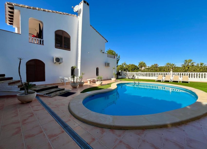 Resale - Villa / House - Orihuela Costa - Villamartín