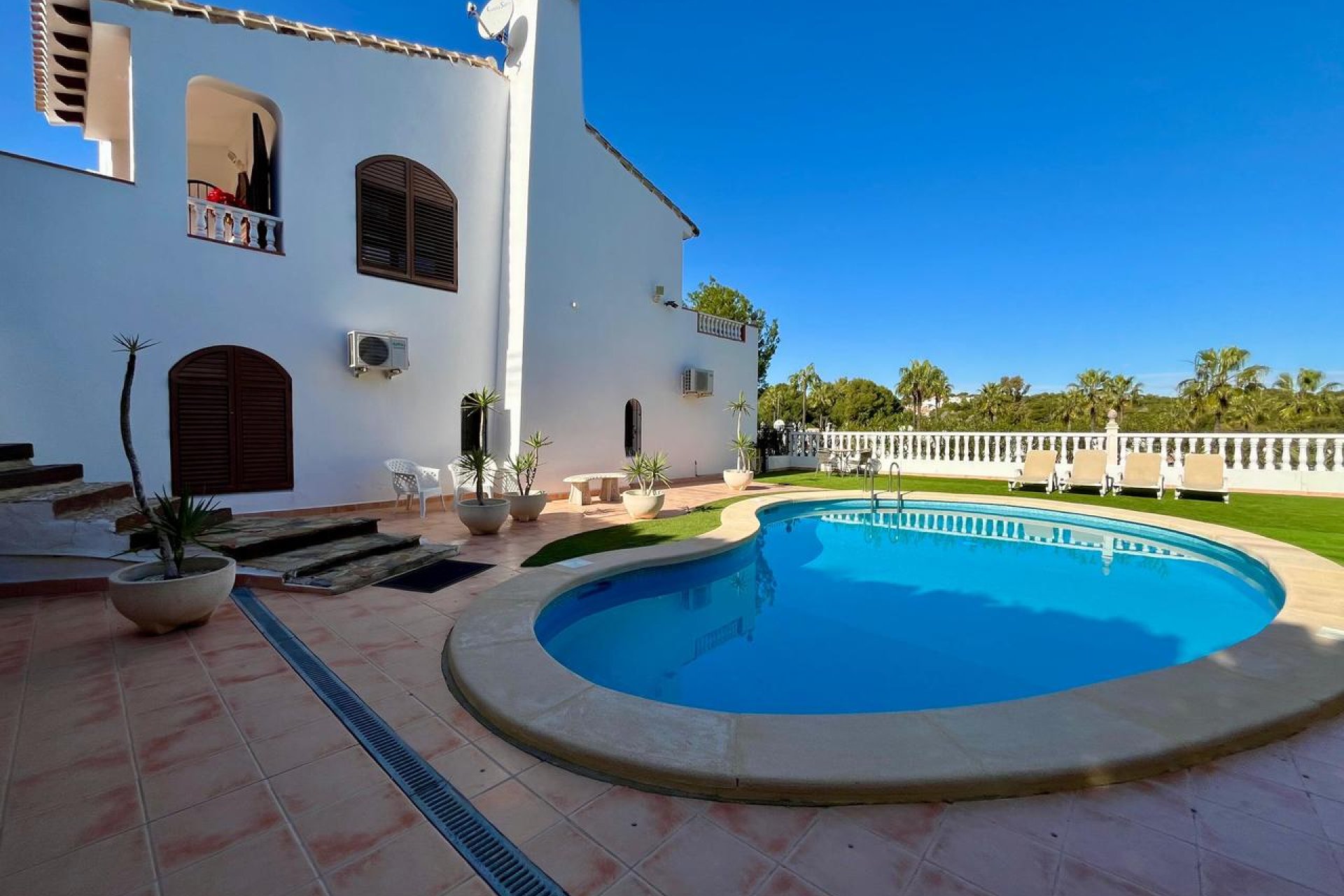 Resale - Villa / House - Orihuela Costa - Villamartín