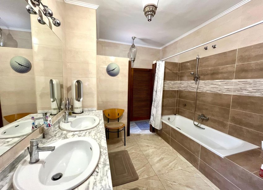Resale - Villa / House - Orihuela Costa - Villamartín