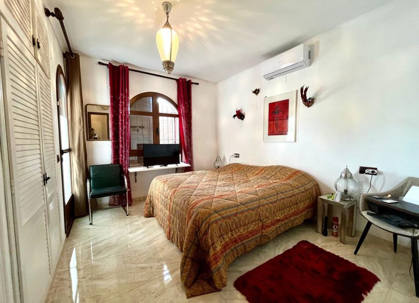 Resale - Villa / House - Orihuela Costa - Villamartín