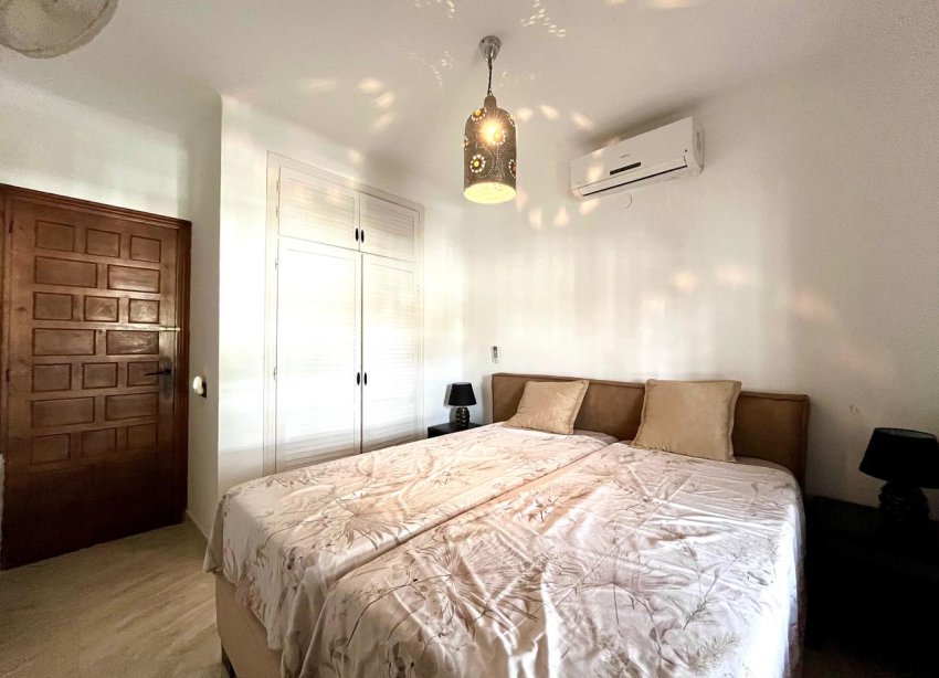 Resale - Villa / House - Orihuela Costa - Villamartín