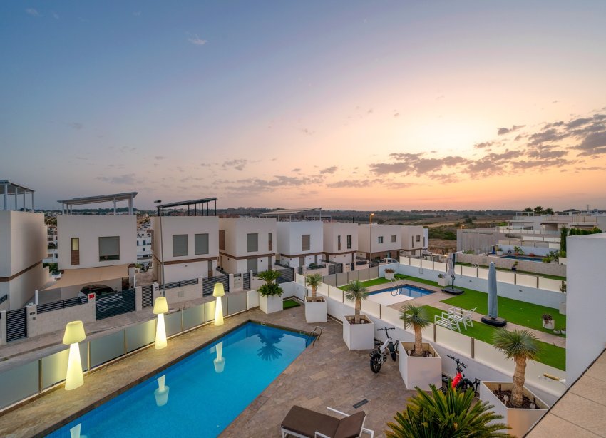 Resale - Villa / House - Orihuela Costa - Villamartín