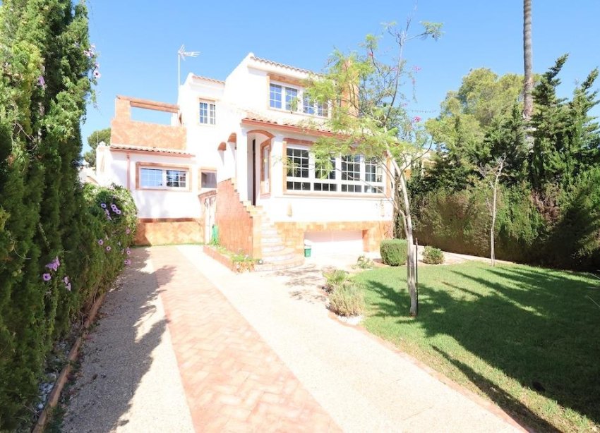 Resale - Villa / House - Orihuela Costa - Villamartín