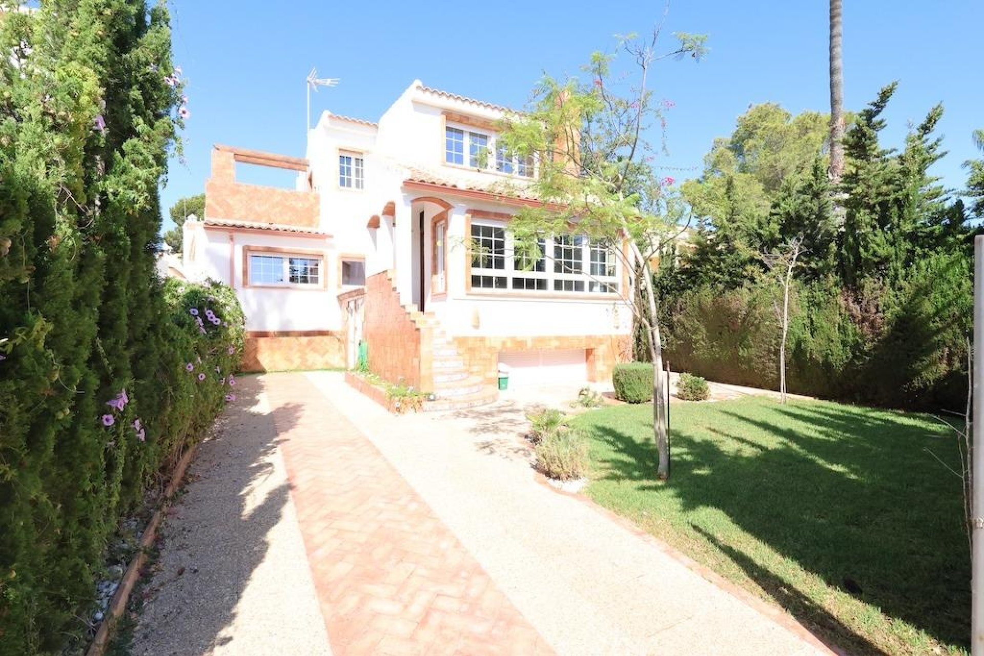 Resale - Villa / House - Orihuela Costa - Villamartín