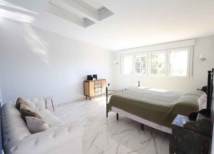 Resale - Villa / House - Orihuela Costa - Villamartín