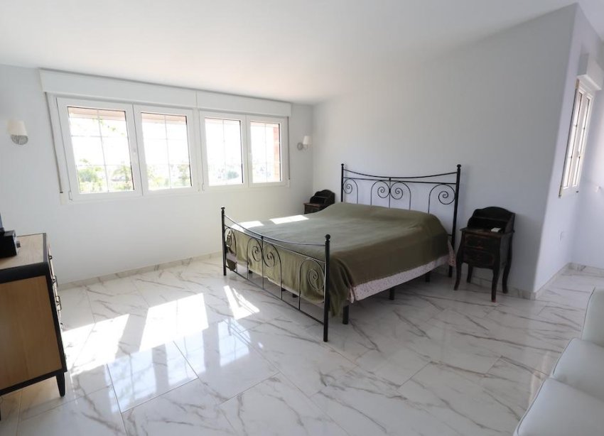 Resale - Villa / House - Orihuela Costa - Villamartín