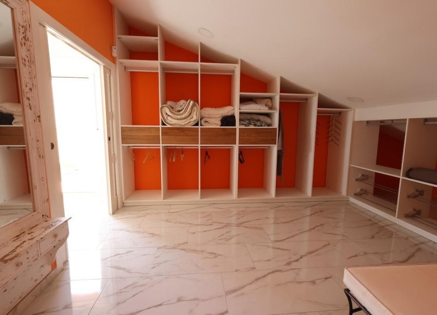 Resale - Villa / House - Orihuela Costa - Villamartín
