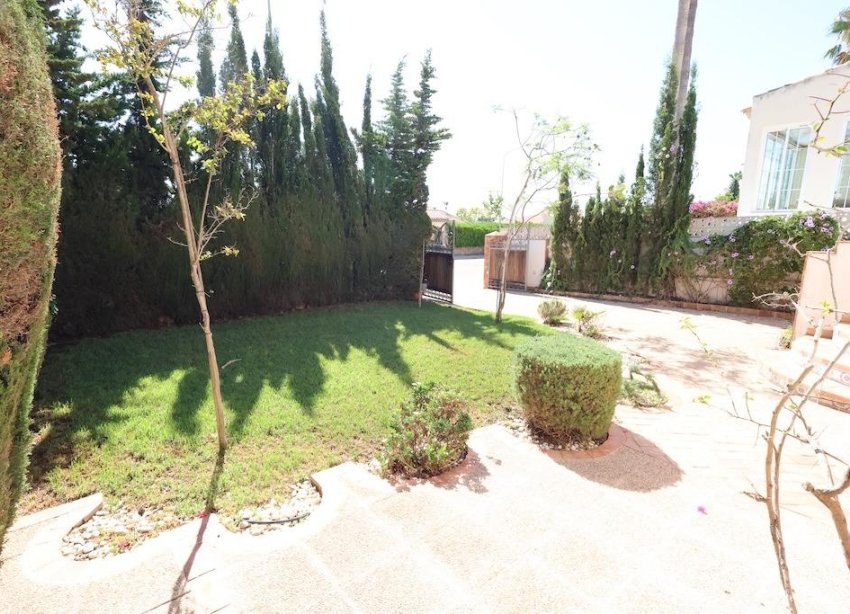 Resale - Villa / House - Orihuela Costa - Villamartín