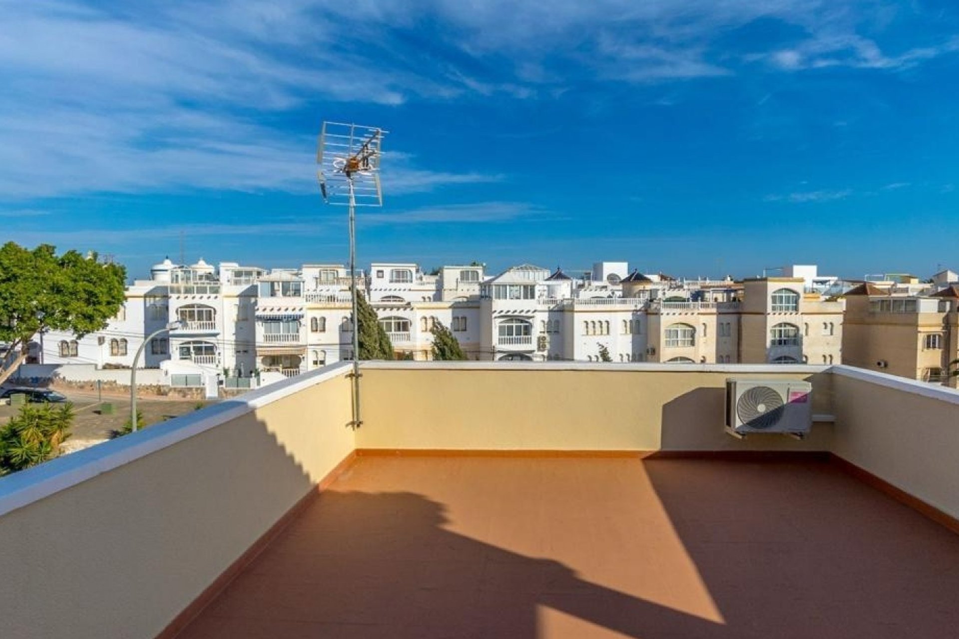 Resale - Villa / House - Orihuela Costa - Villamartín