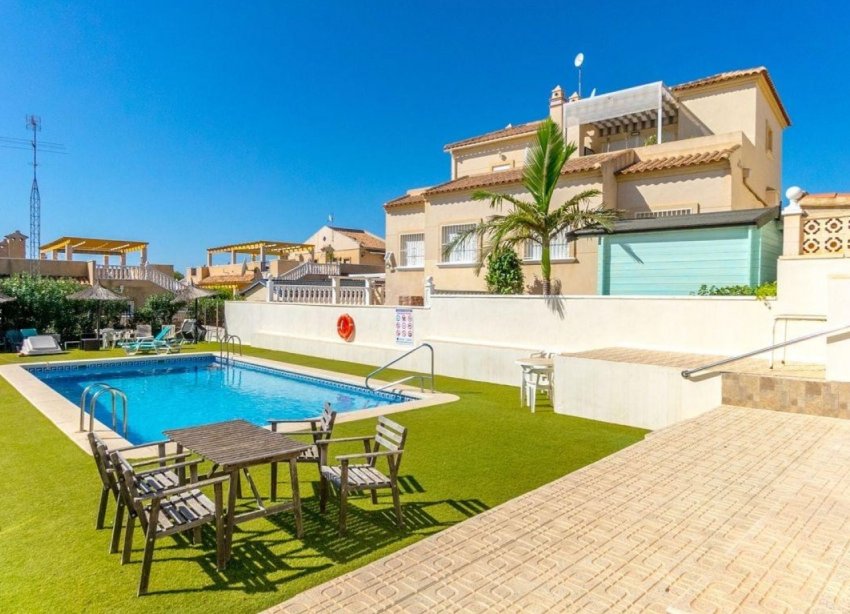 Resale - Villa / House - Orihuela Costa - Villamartín