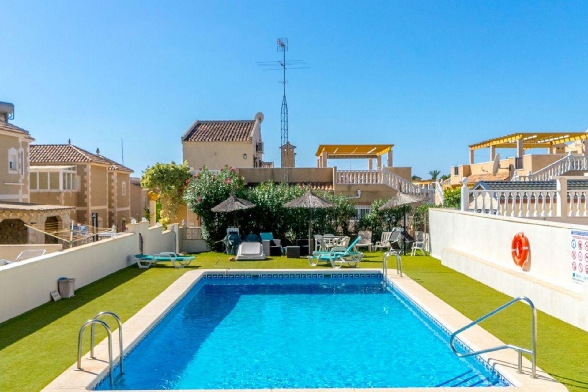 Resale - Villa / House - Orihuela Costa - Villamartín