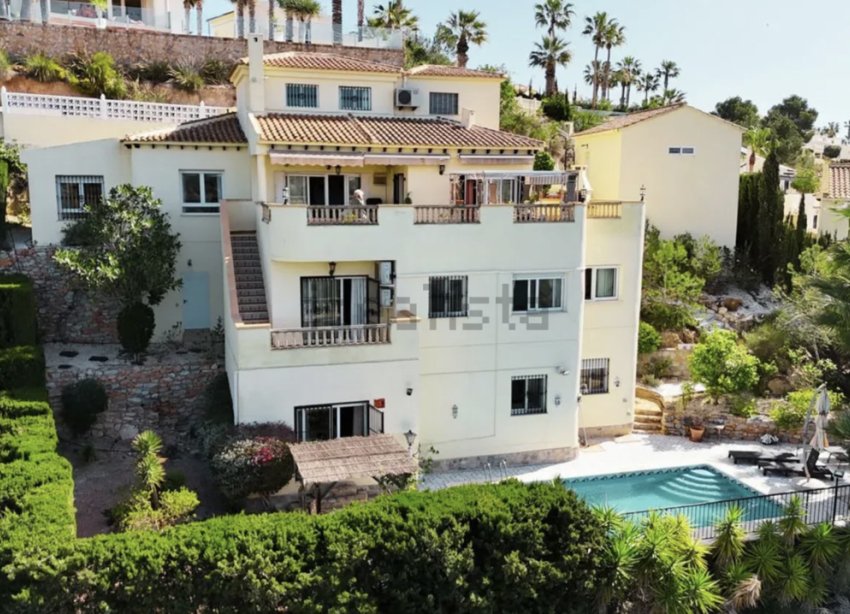 Resale - Villa / House - Orihuela Costa - Villamartín