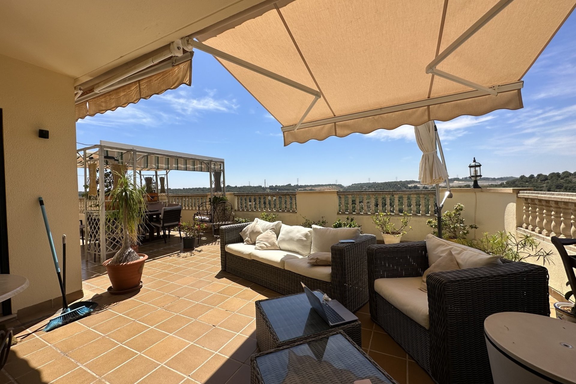 Resale - Villa / House - Orihuela Costa - Villamartín