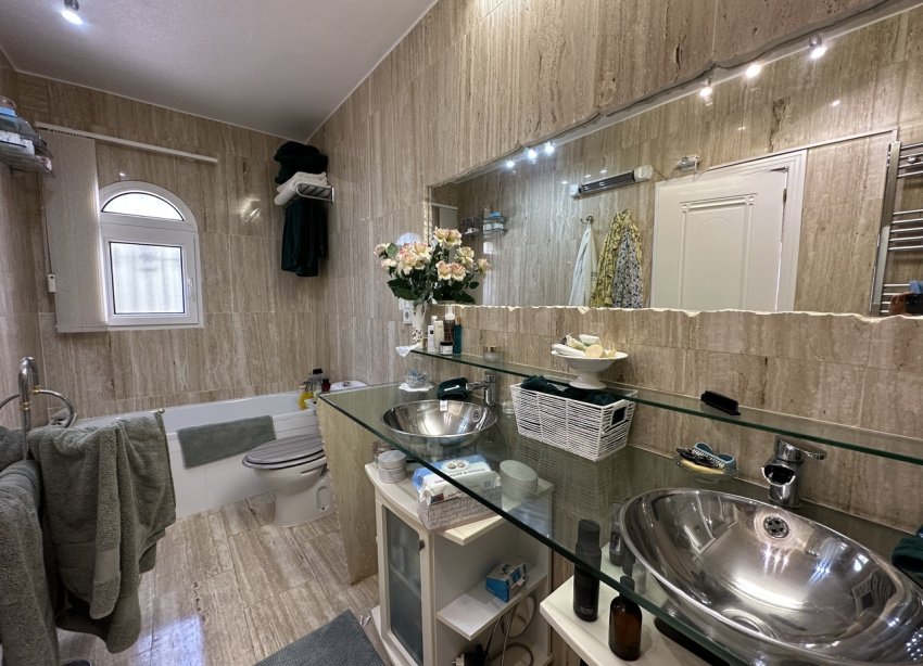 Resale - Villa / House - Orihuela Costa - Villamartín