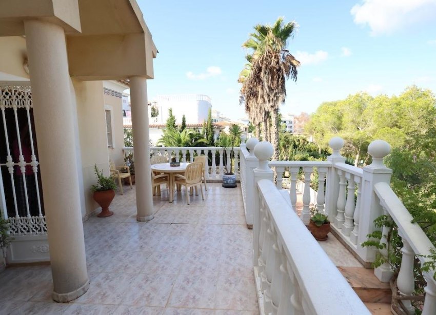 Resale - Villa / House - Orihuela Costa - Villamartín