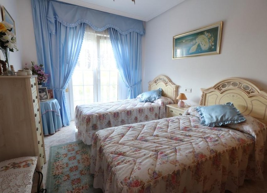 Resale - Villa / House - Orihuela Costa - Villamartín