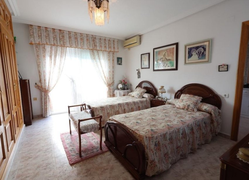 Resale - Villa / House - Orihuela Costa - Villamartín