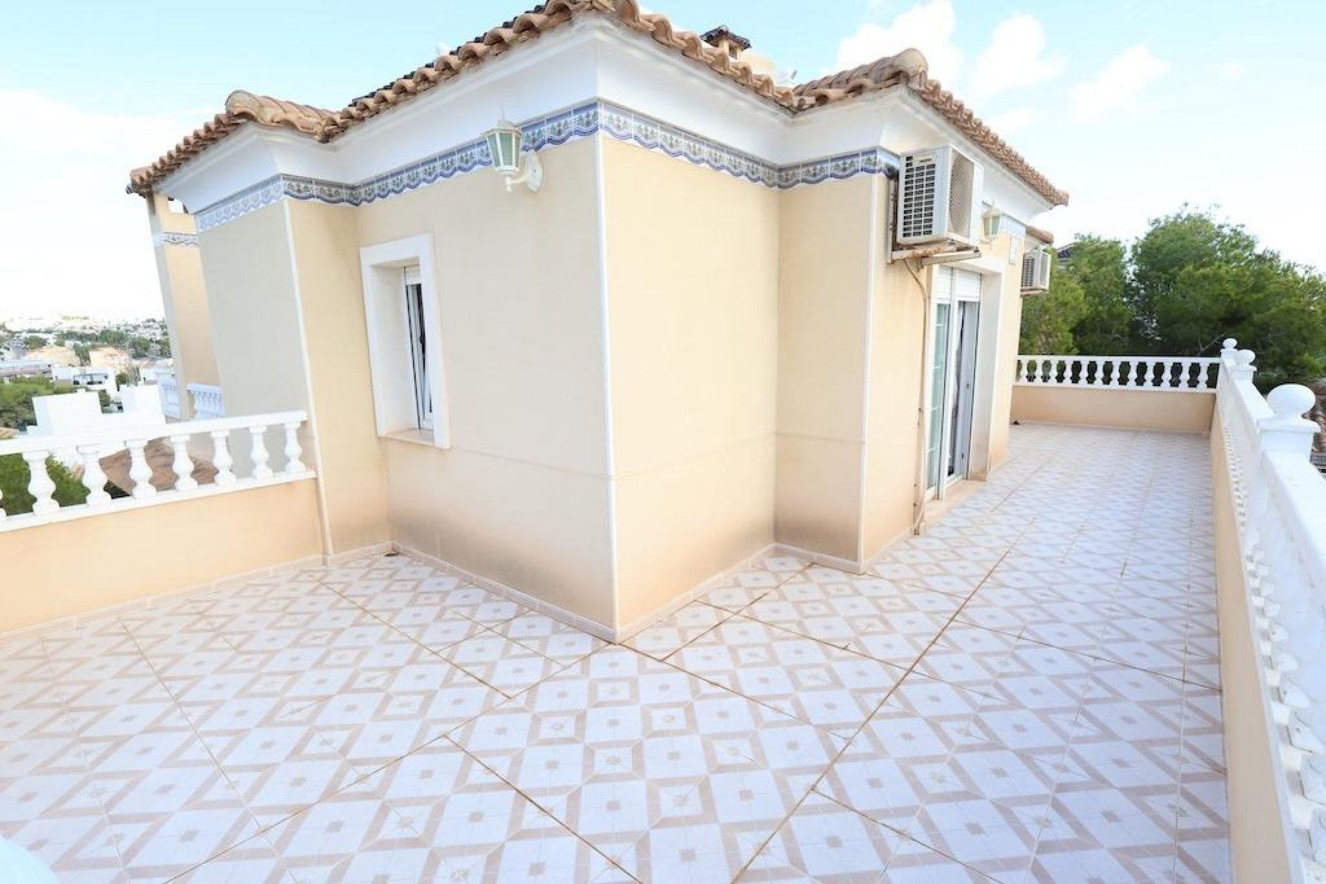 Resale - Villa / House - Orihuela Costa - Villamartín