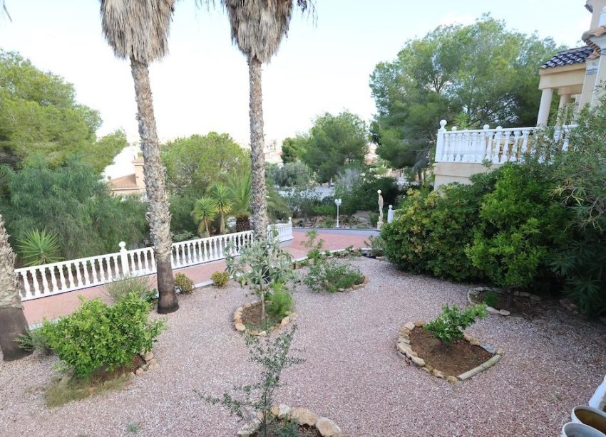 Resale - Villa / House - Orihuela Costa - Villamartín
