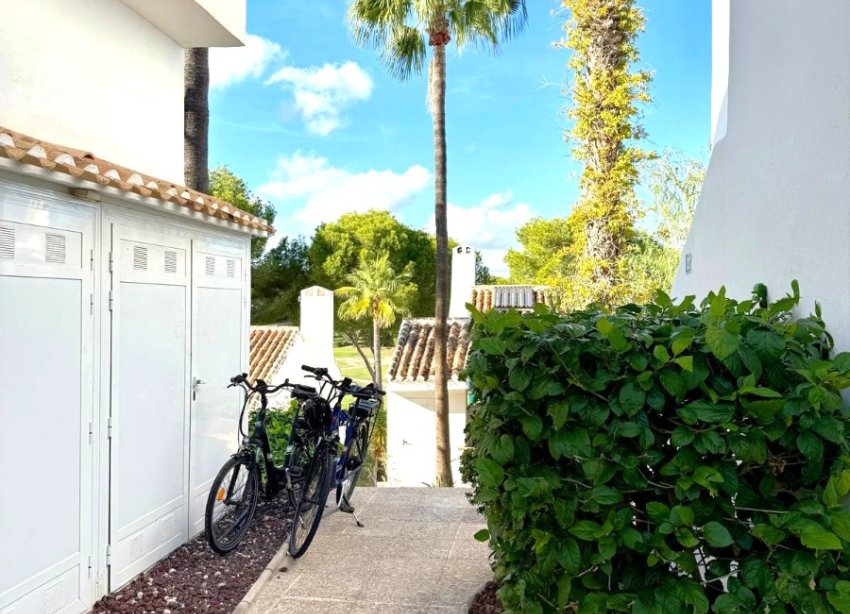 Resale - Villa / House - Orihuela Costa - Villamartín