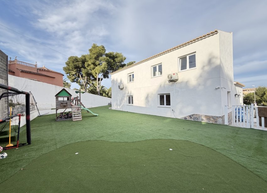 Resale - Villa / House - Orihuela Costa - Villamartín