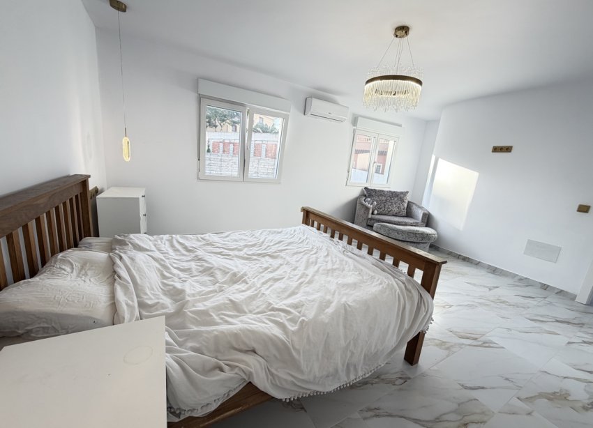 Resale - Villa / House - Orihuela Costa - Villamartín