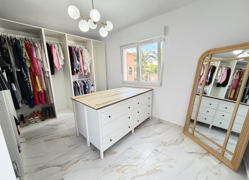 Resale - Villa / House - Orihuela Costa - Villamartín