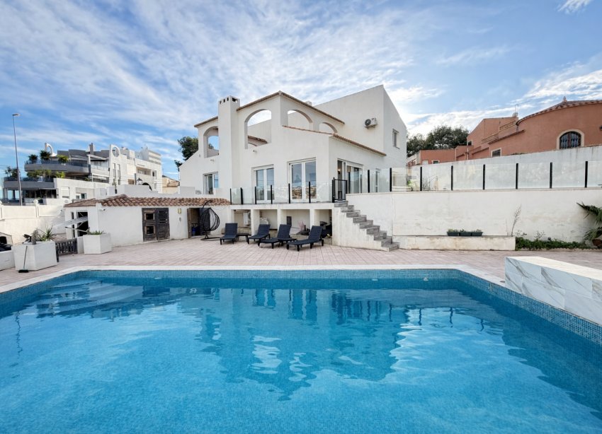 Resale - Villa / House - Orihuela Costa - Villamartín