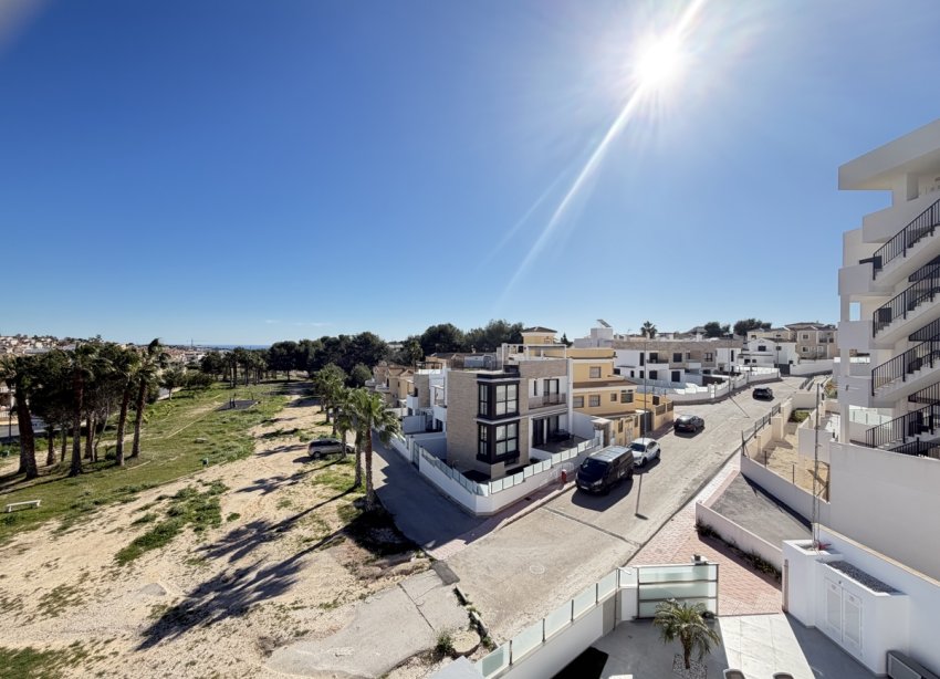 Resale - Villa / House - Orihuela Costa - Villamartín