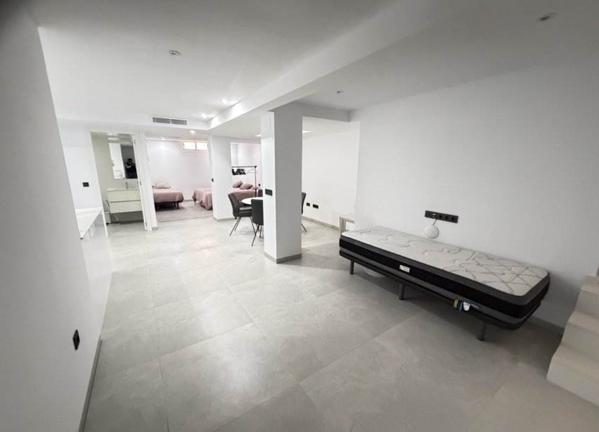 Resale - Villa / House - Orihuela Costa - Villamartín