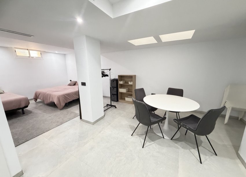 Resale - Villa / House - Orihuela Costa - Villamartín