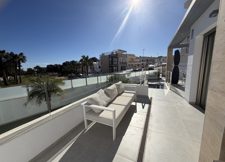 Resale - Villa / House - Orihuela Costa - Villamartín