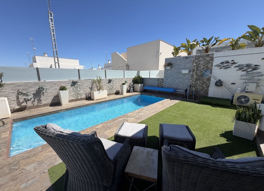 Resale - Villa / House - Orihuela Costa - Villamartín