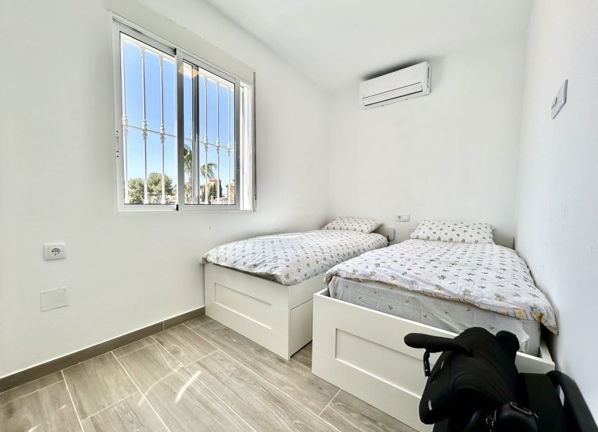 Resale - Villa / House - Orihuela Costa - Villamartín