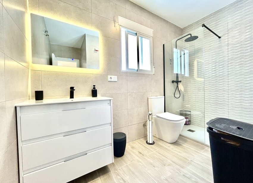 Resale - Villa / House - Orihuela Costa - Villamartín