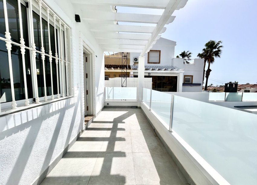 Resale - Villa / House - Orihuela Costa - Villamartín