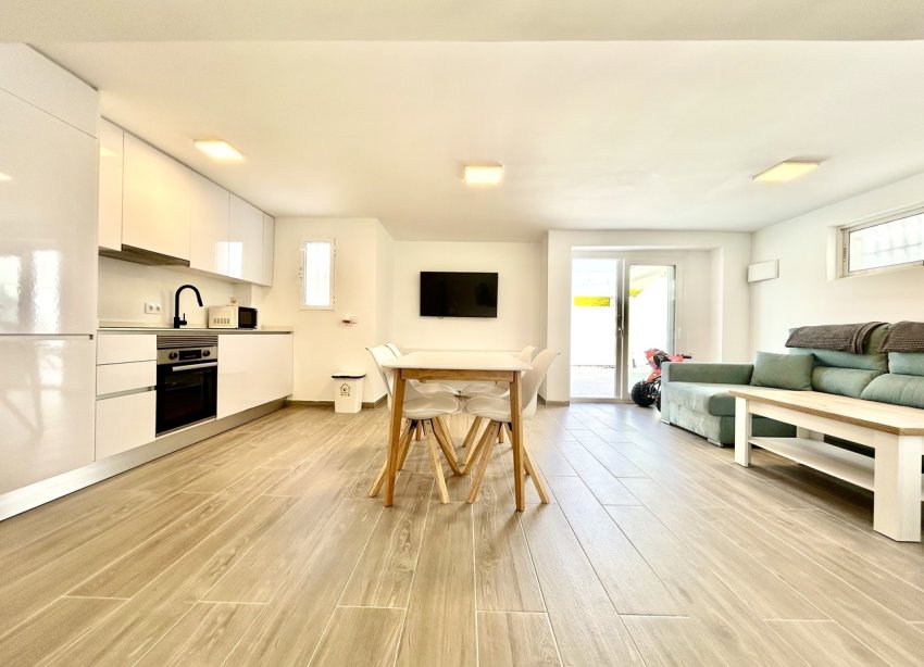 Resale - Villa / House - Orihuela Costa - Villamartín